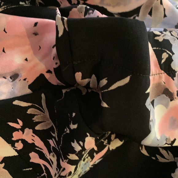 Women’s size extra small Soprano Brand dress with short sleeves floral print - Picture 11 of 11